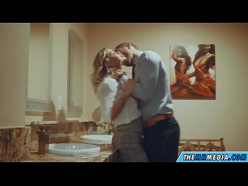 ❤️ Nuair a mheallann blonde busty tú i seomra scíthe poiblí ☑ Porn fb ag ga.qizpornolar.ru ❌️
